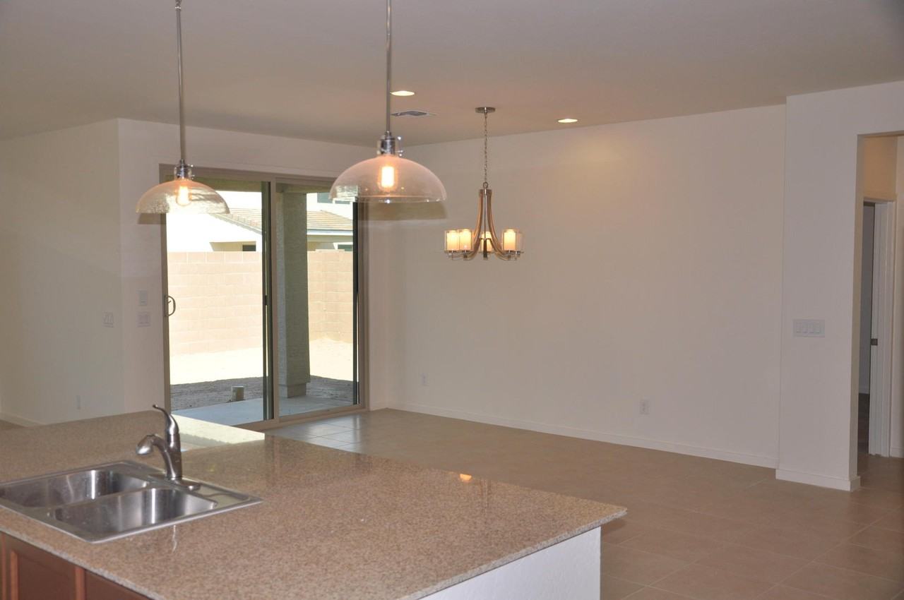 838 W Carlsbad Dr - Photo 6 of 17