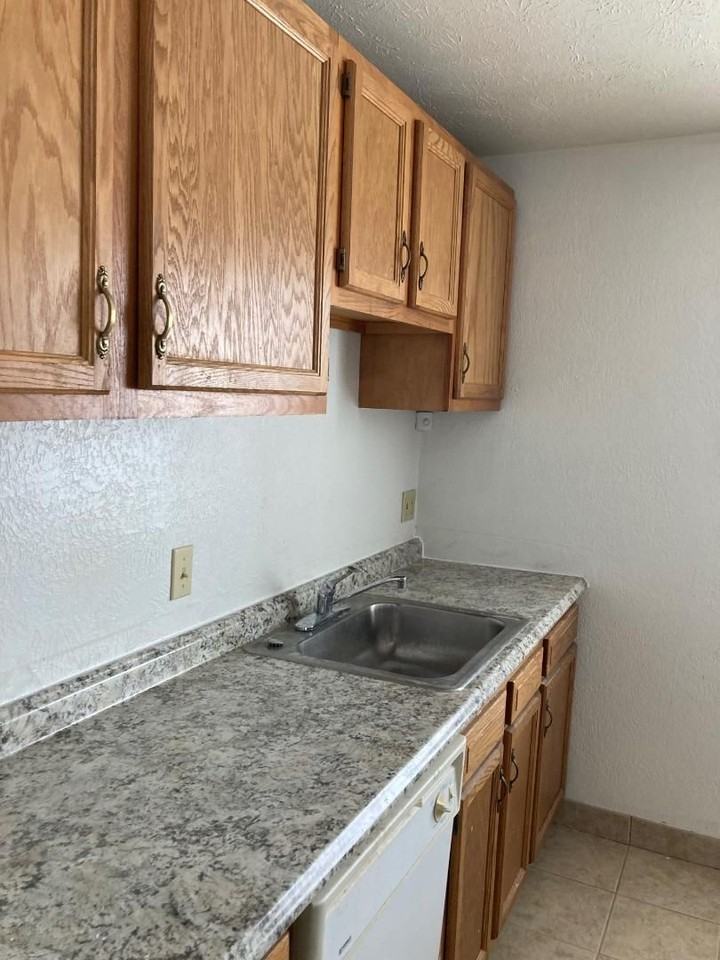 4871 Banbury Ct #15 - Photo 3 of 30