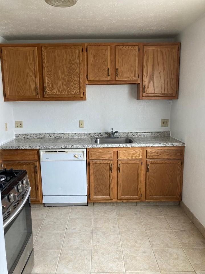 4871 Banbury Ct #15 - Photo 5 of 30