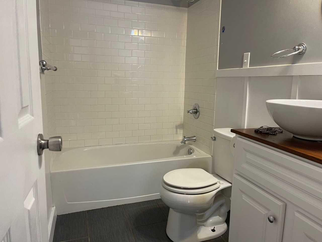 1020 Sycamore St - Photo 6 of 9