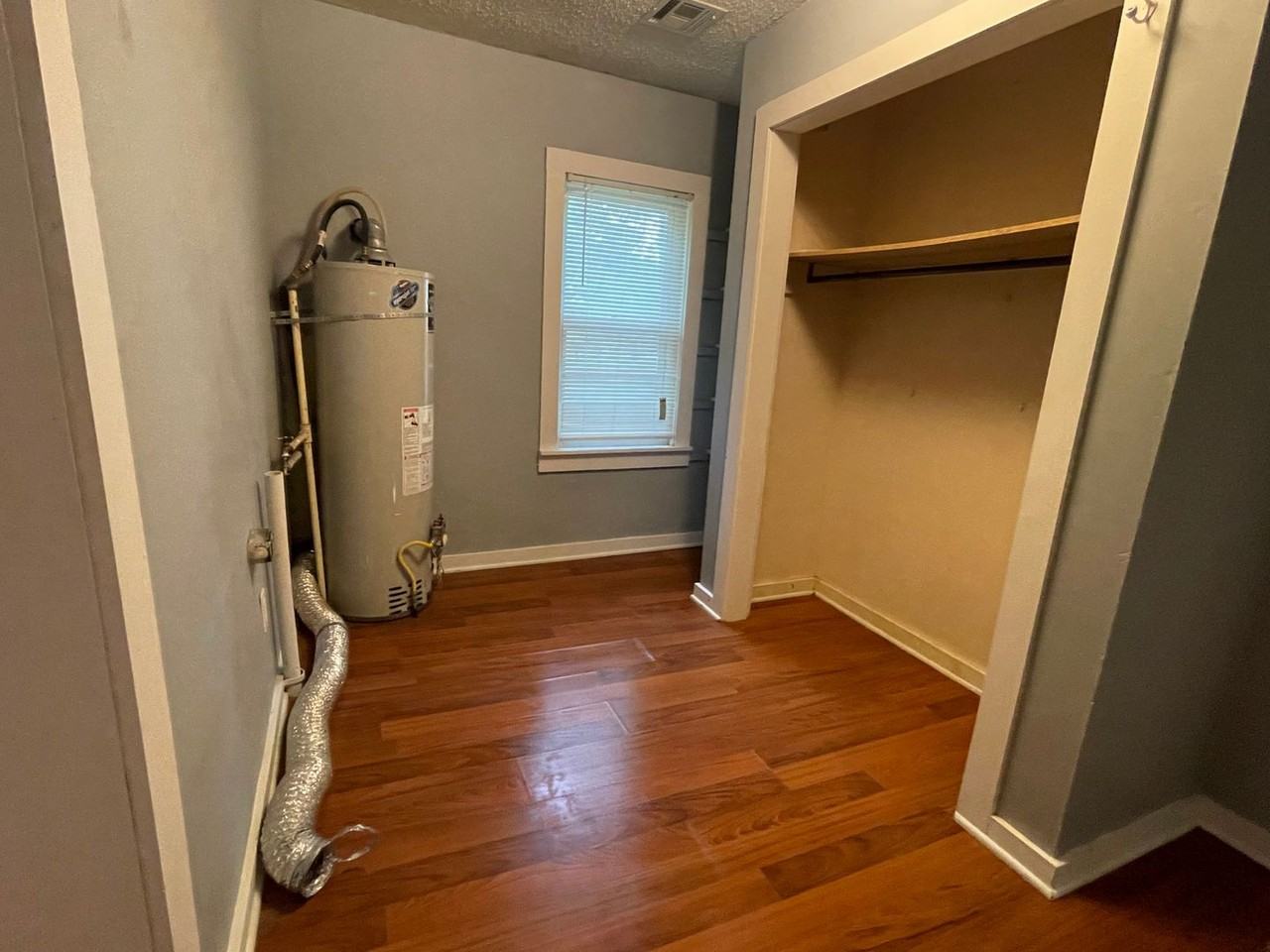 1020 Sycamore St - Photo 7 of 9