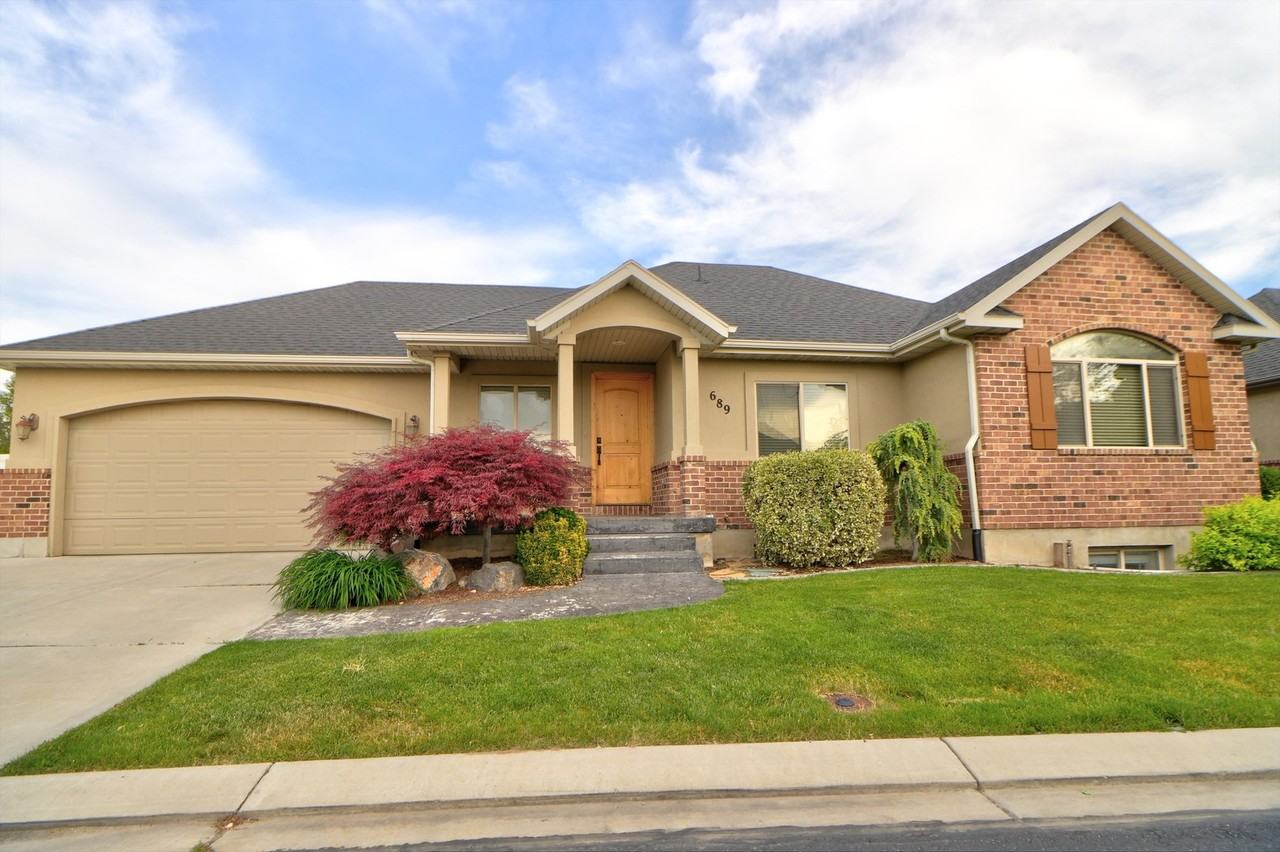 689 W 1310 N - Photo 2 of 30