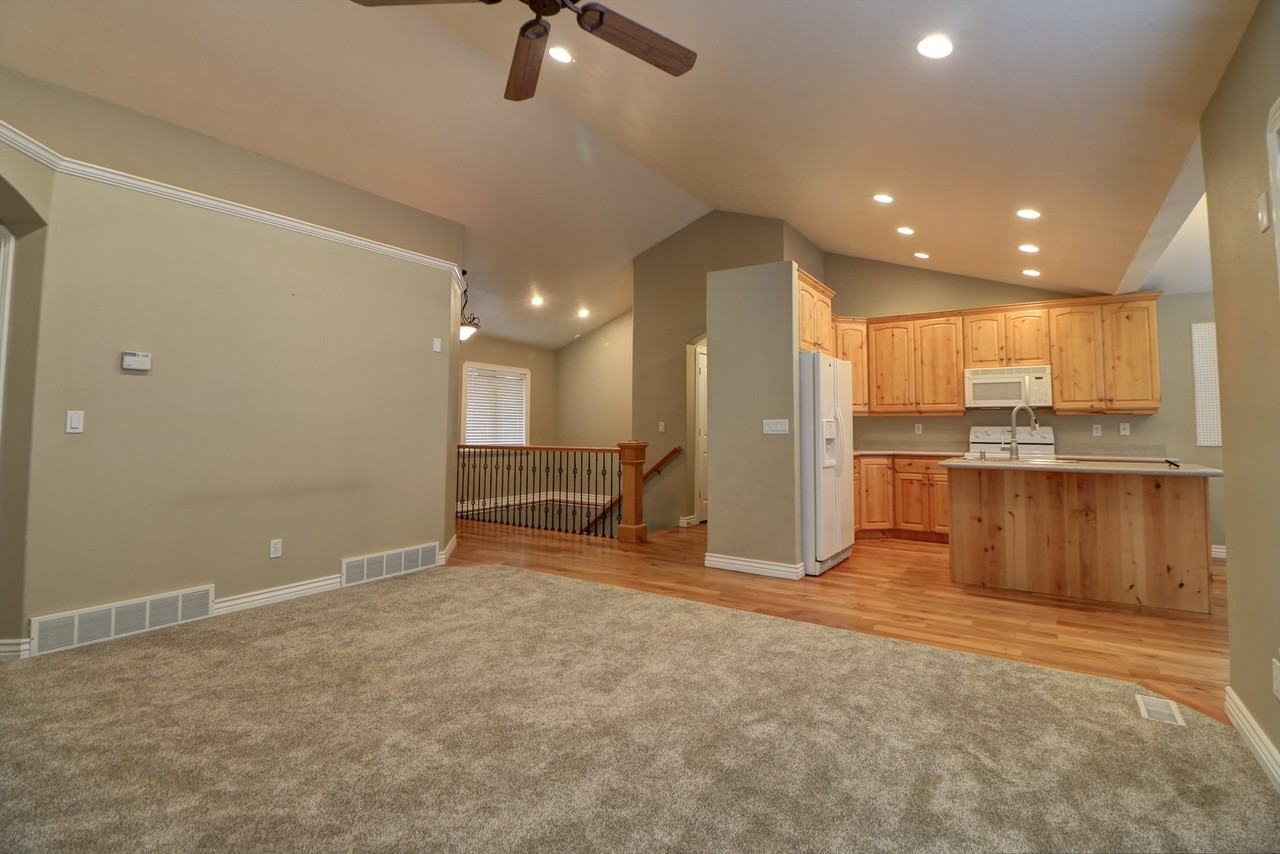 689 W 1310 N - Photo 5 of 30