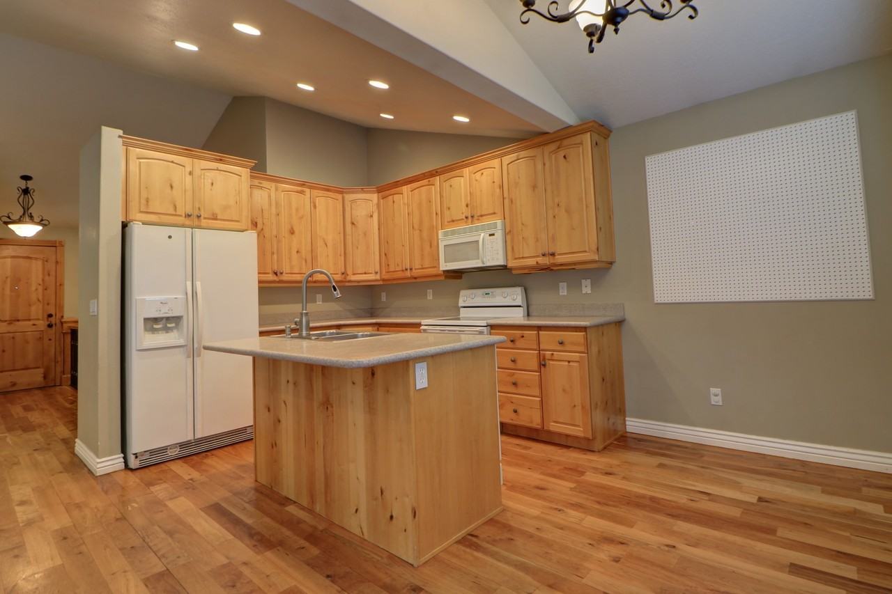 689 W 1310 N - Photo 6 of 30