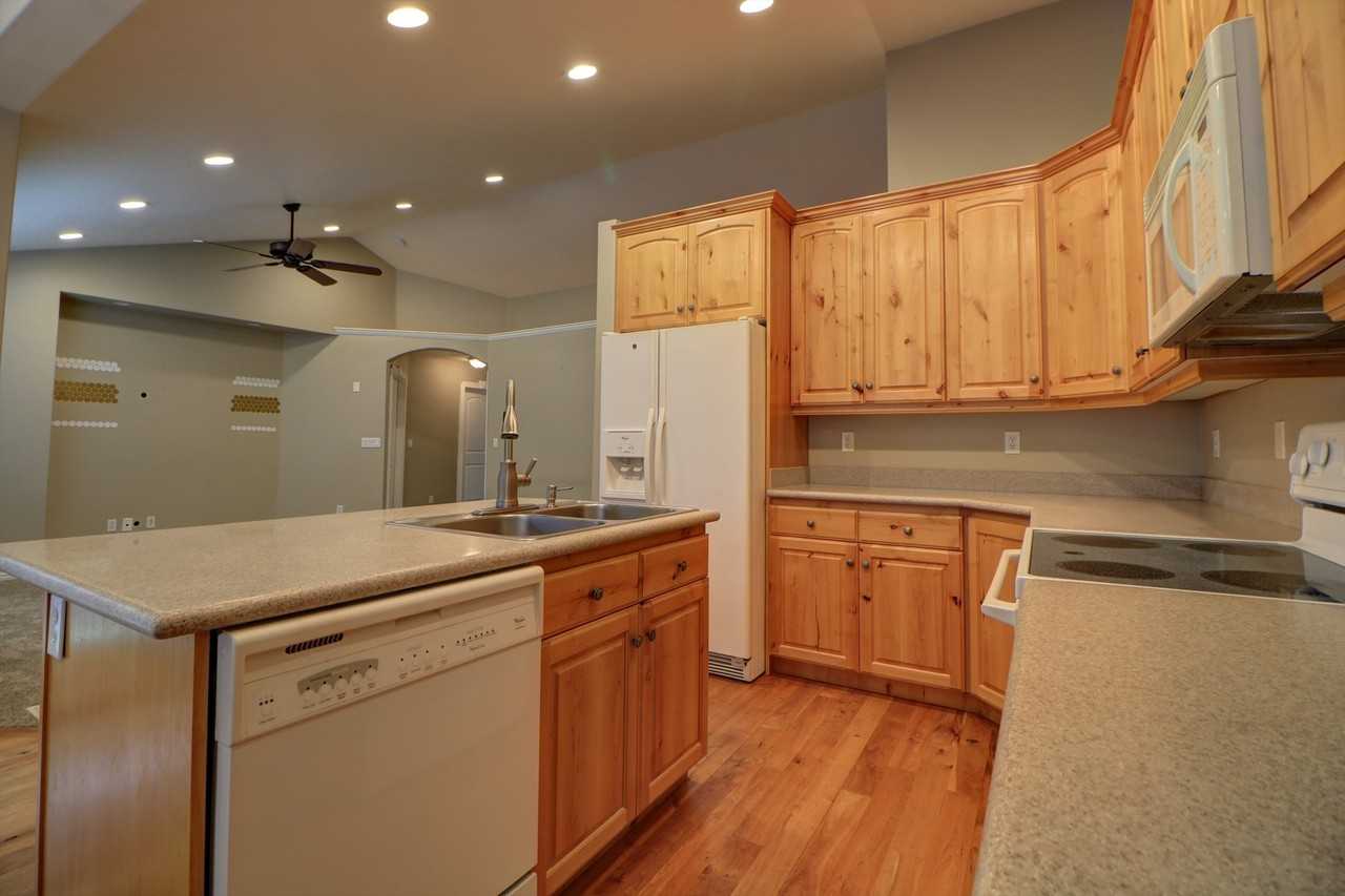 689 W 1310 N - Photo 7 of 30