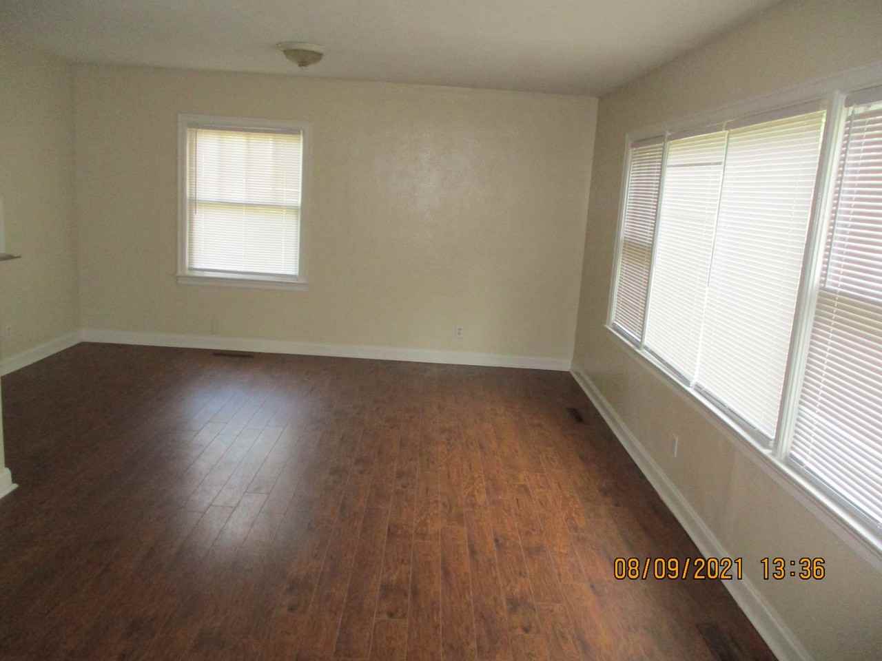 1214 9th Ave - Photo 2 of 9