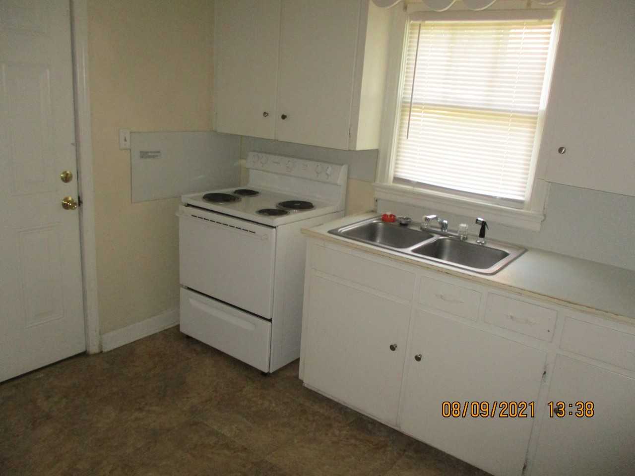 1214 9th Ave - Photo 3 of 9