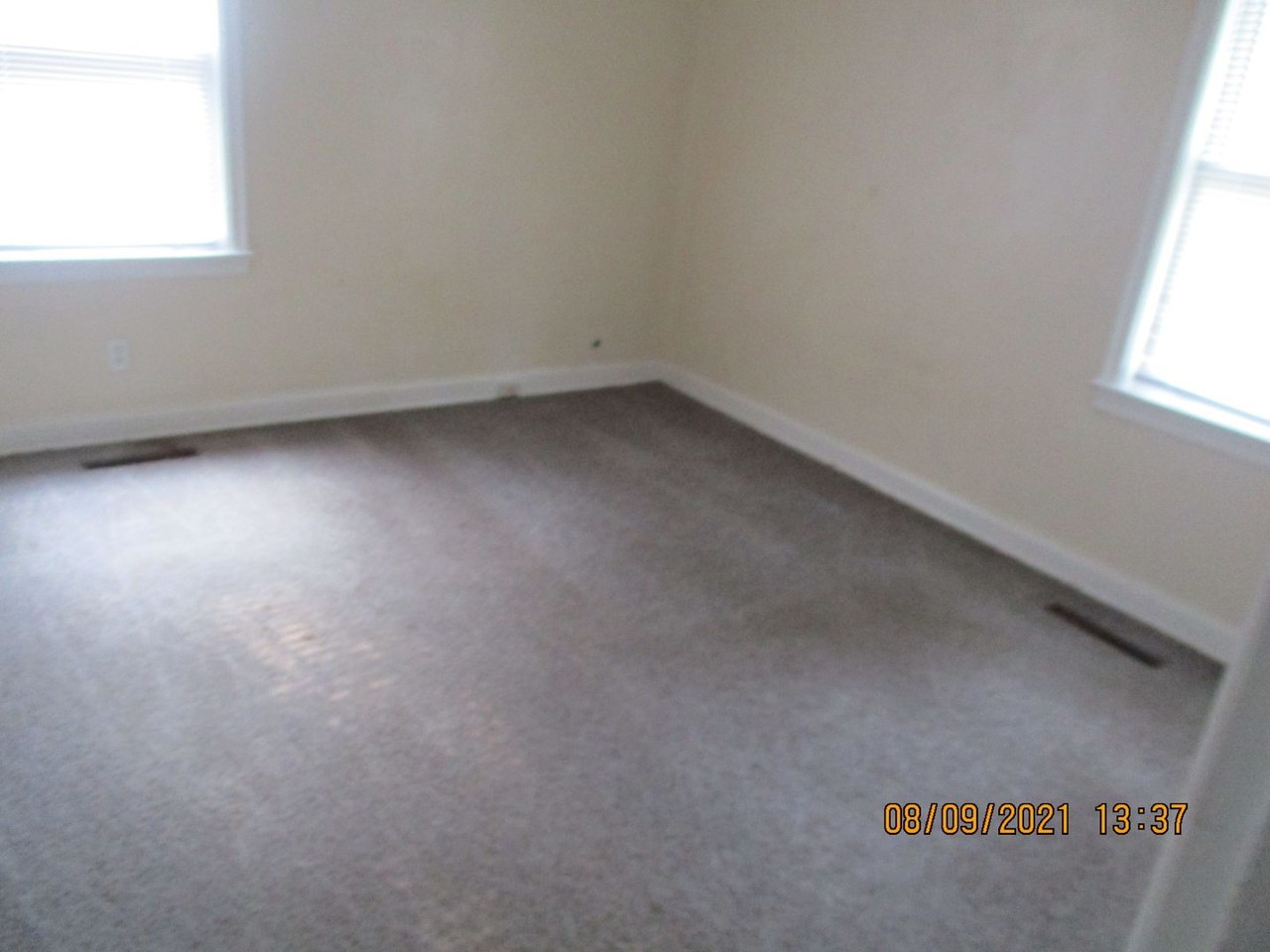 1214 9th Ave - Photo 5 of 9