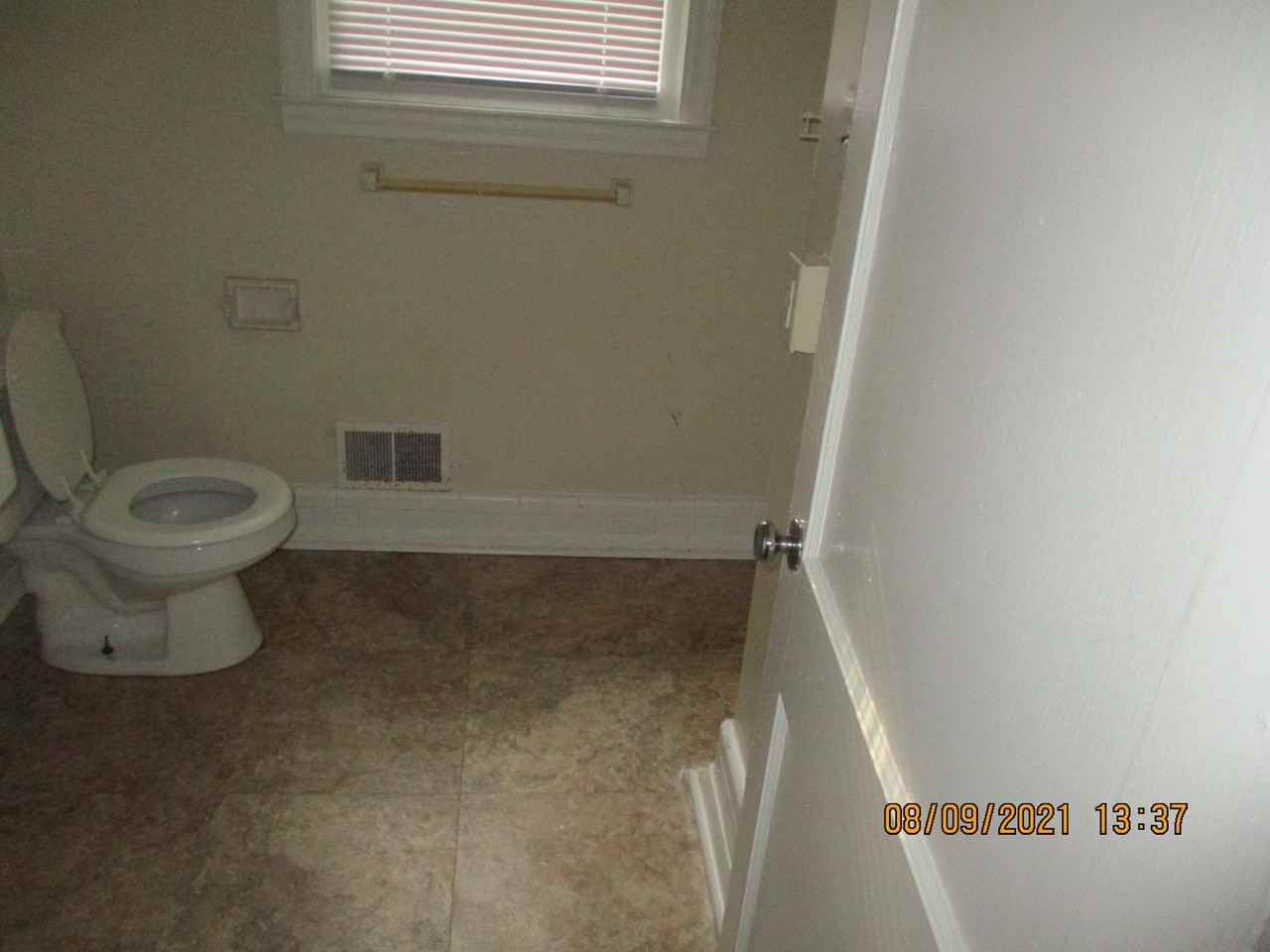 1214 9th Ave - Photo 7 of 9
