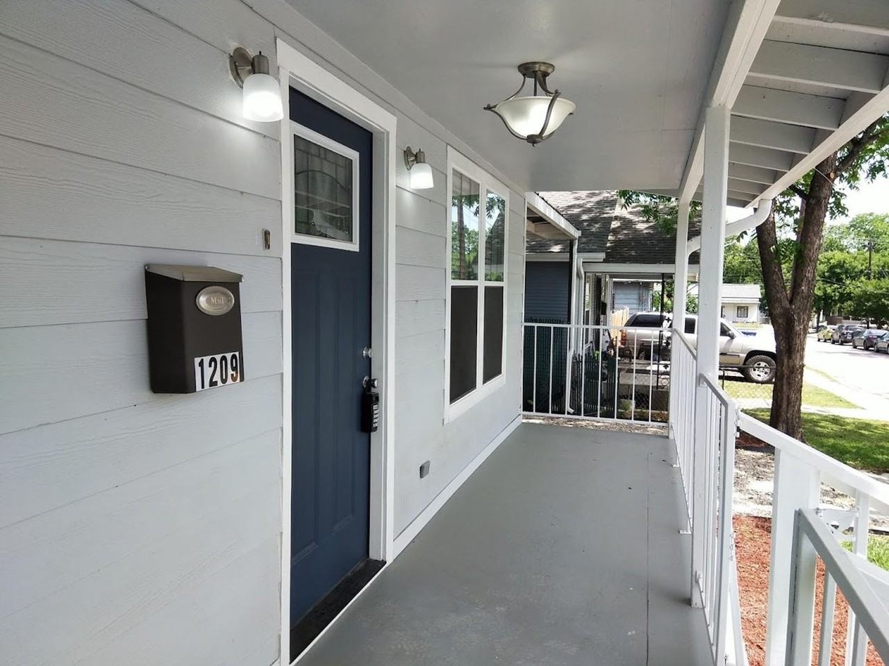 1209 Mason St - Photo 5 of 37
