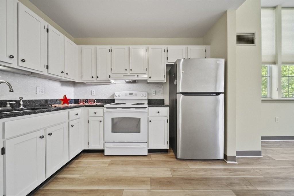 24 Cobblestone Ln #405 - Photo 6 of 18
