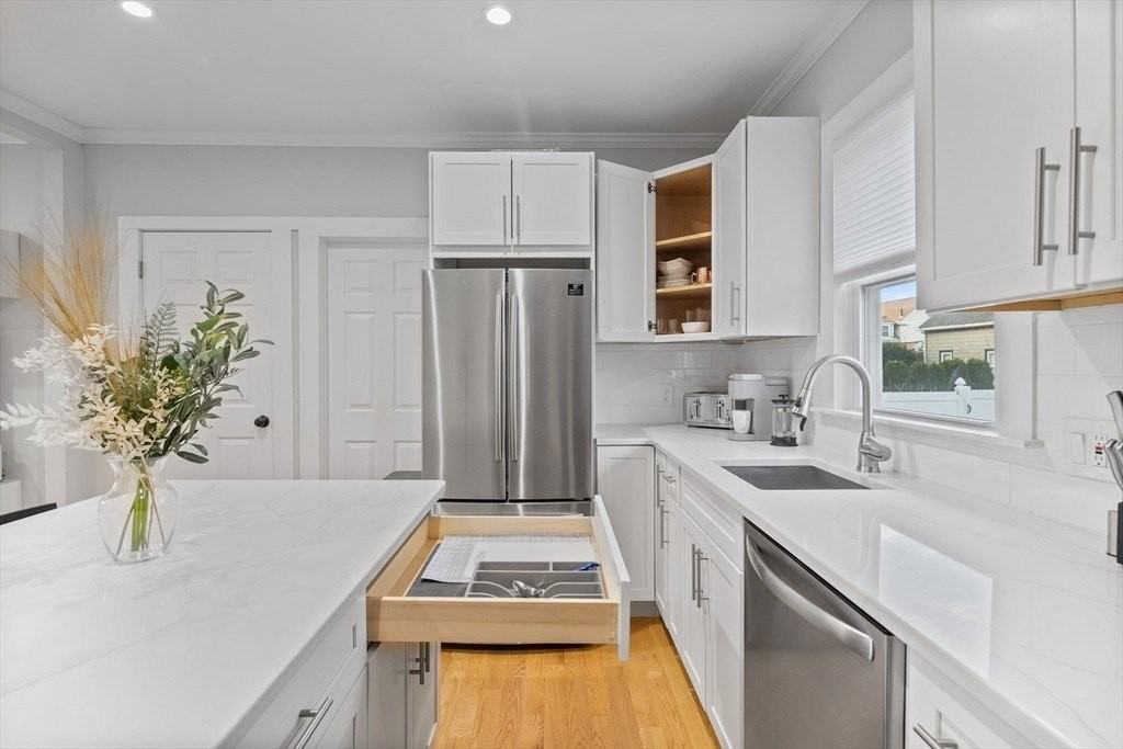 14 Everett St #1 - Photo 5 of 13