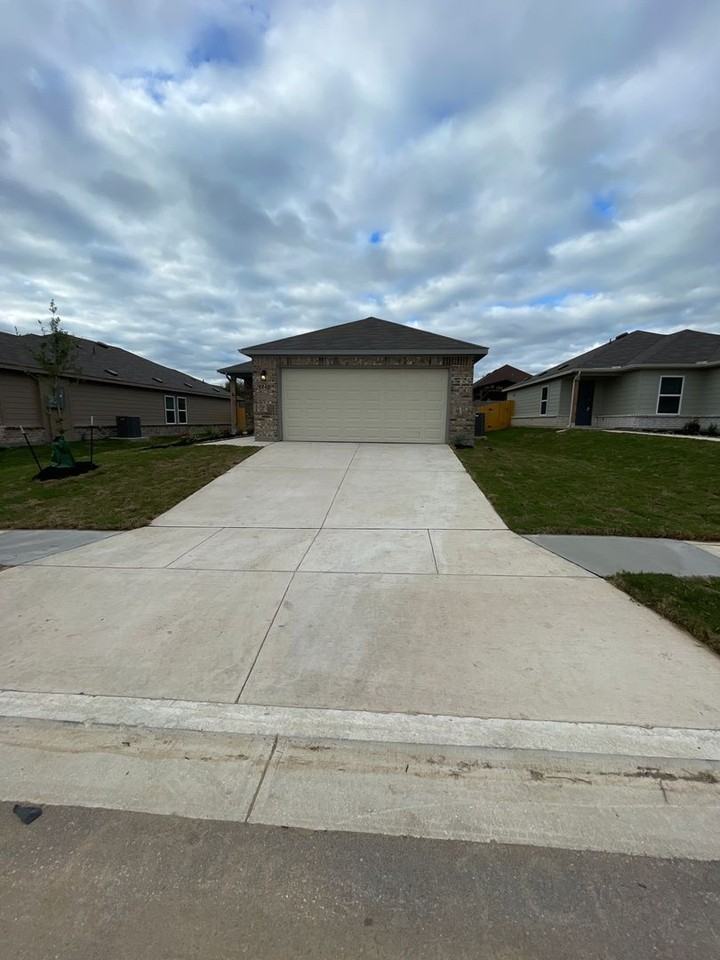 4222 Legend Hts - Photo 4 of 18