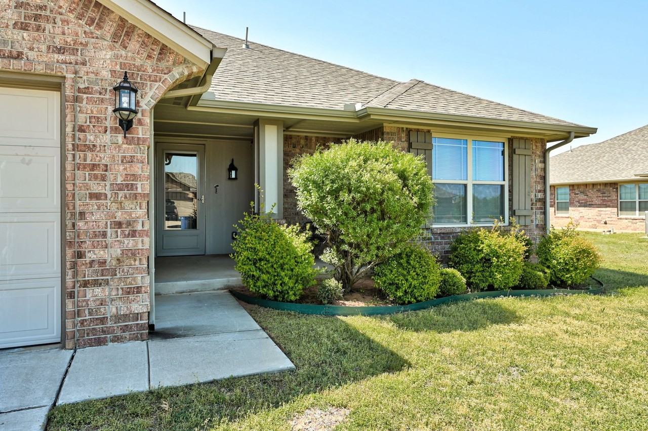 915 Lazywood Dr - Photo 4 of 39