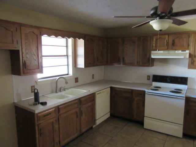 5333 Benbrook St - Photo 2 of 14