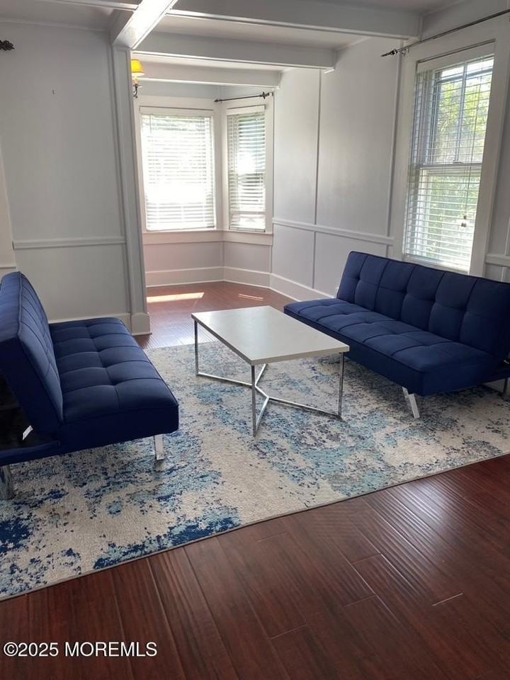 327 Roosevelt Ave - Photo 3 of 12