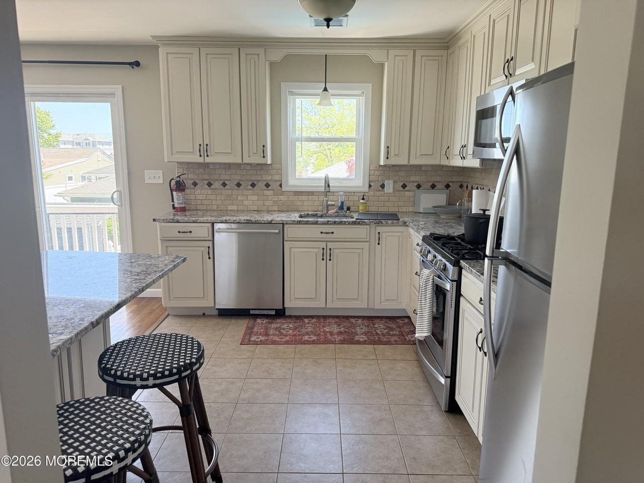 116 Cornell Ave - Photo 4 of 22