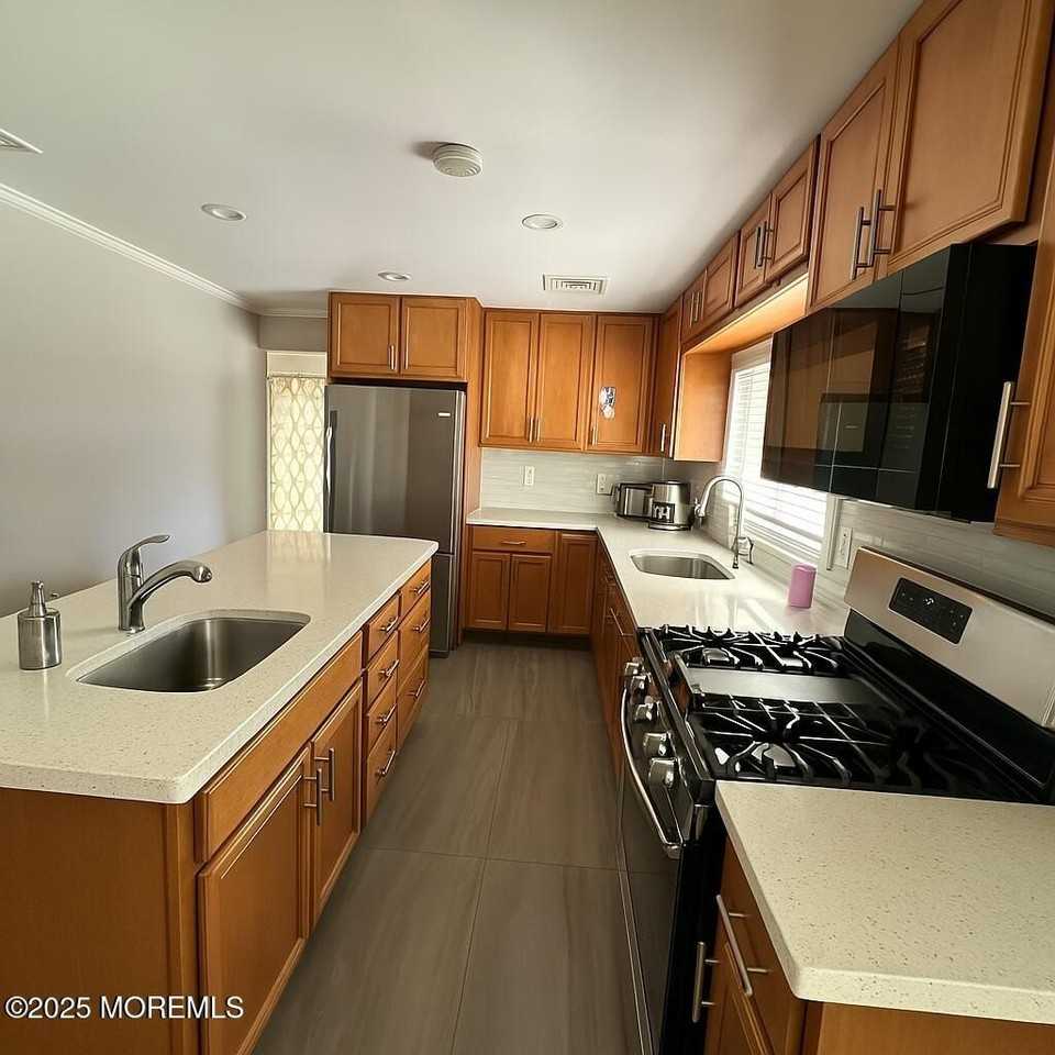 330 Highland Ave - Photo 5 of 24