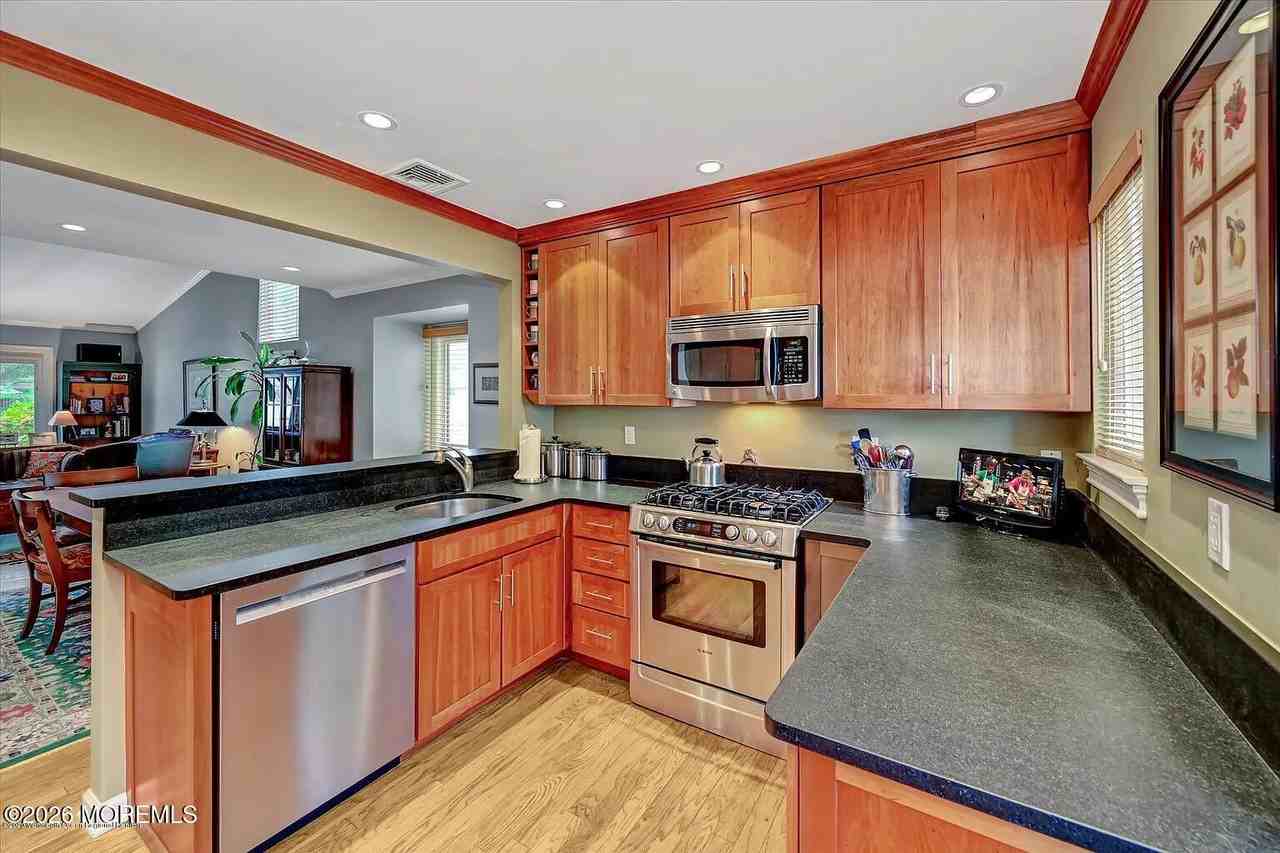 13 Helene Ct - Photo 7 of 20