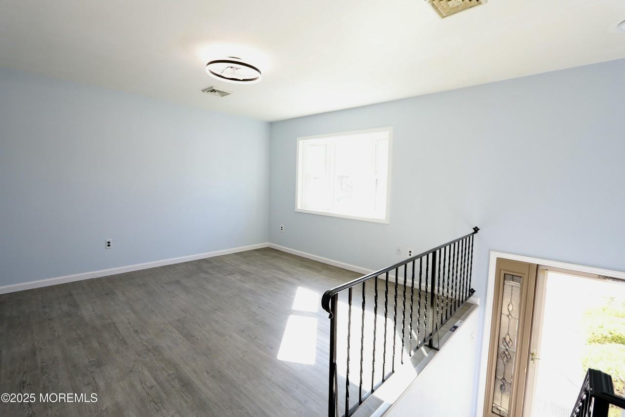 900 Hunter Blvd - Photo 3 of 11