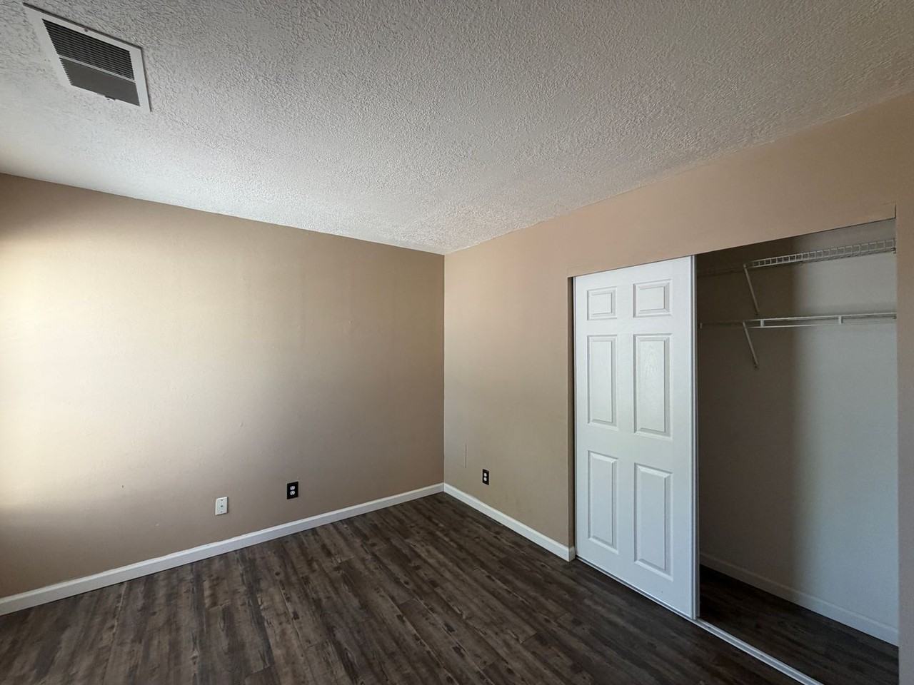 1941 Lee Loop Ne - Photo 5 of 30