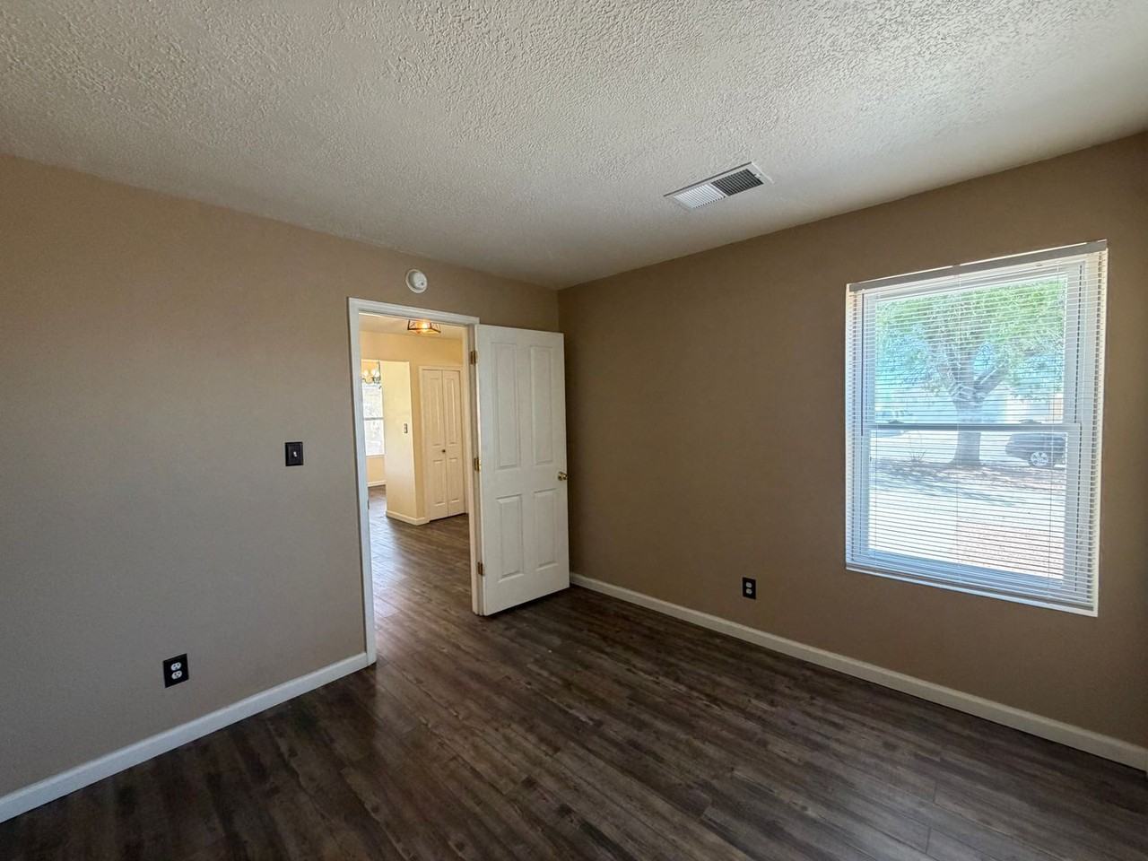 1941 Lee Loop Ne - Photo 6 of 30