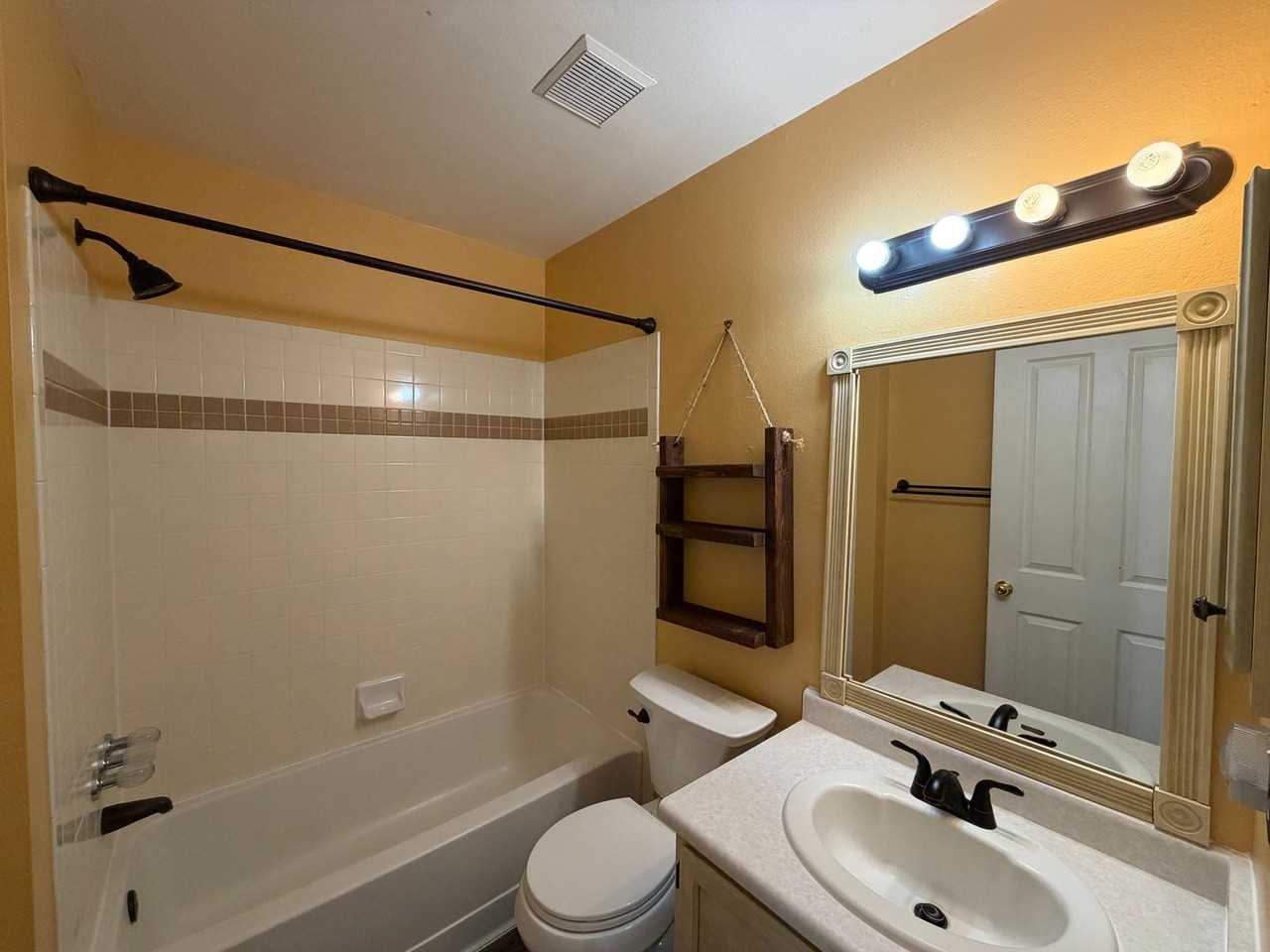 1941 Lee Loop Ne - Photo 7 of 30