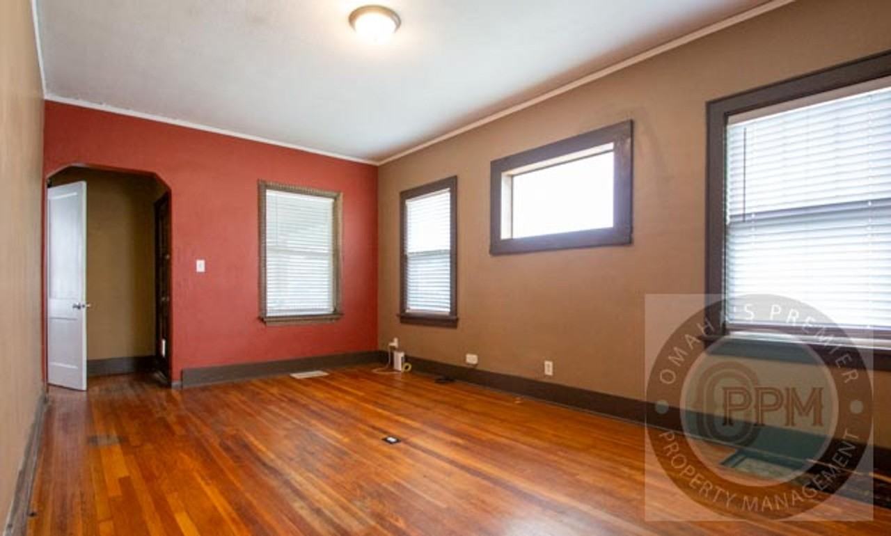 3425 N 45th St - Photo 3 of 14