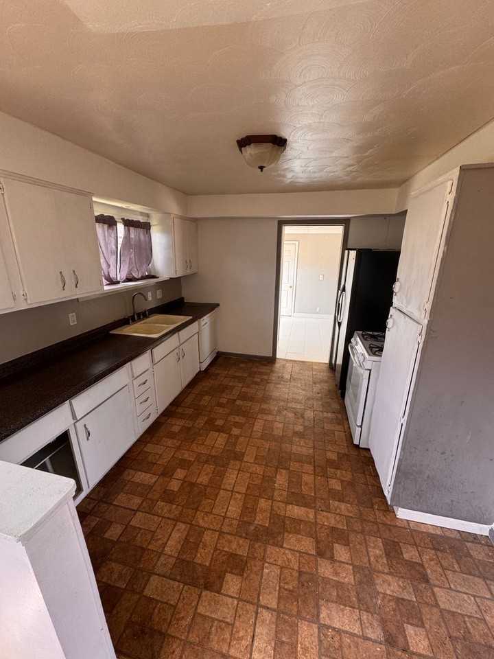 10042 Helena Dr - Photo 3 of 13