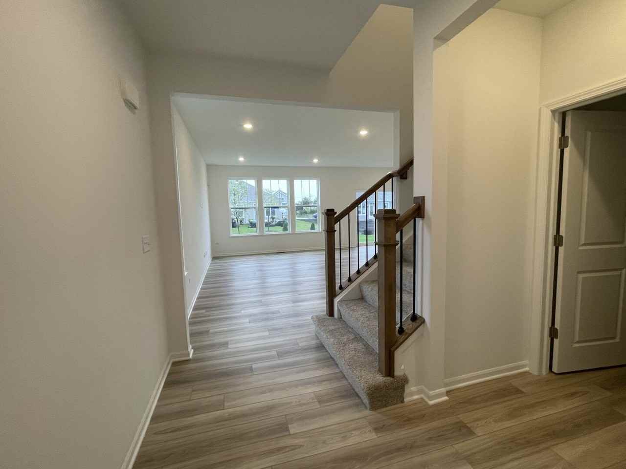 25550 W Maurice Ln - Photo 2 of 10