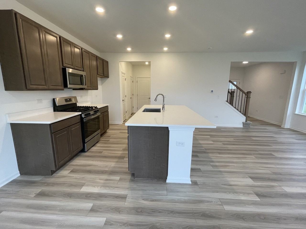 25550 W Maurice Ln - Photo 5 of 10