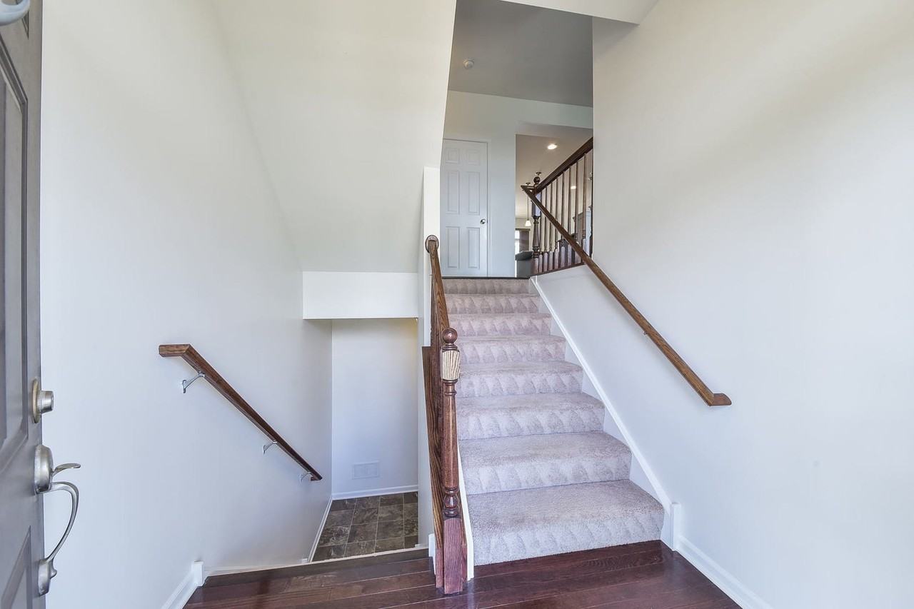 2511 Dunraven Ave - Photo 2 of 24