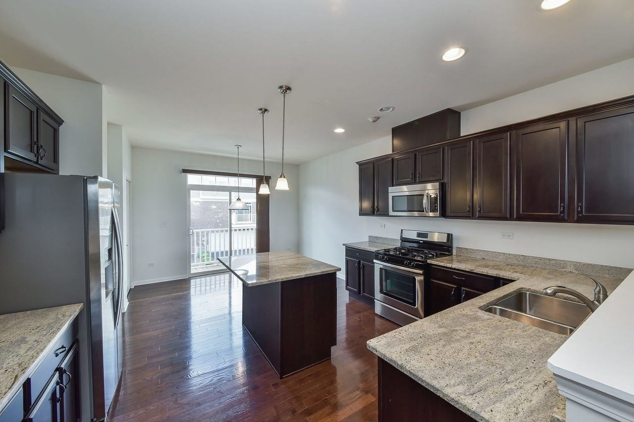 2511 Dunraven Ave - Photo 5 of 24