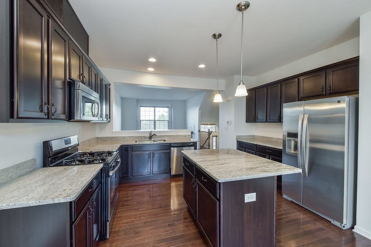 2511 Dunraven Ave - Photo 6 of 24