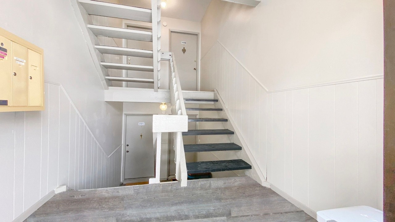 2105 Melrose Dr - Photo 2 of 21