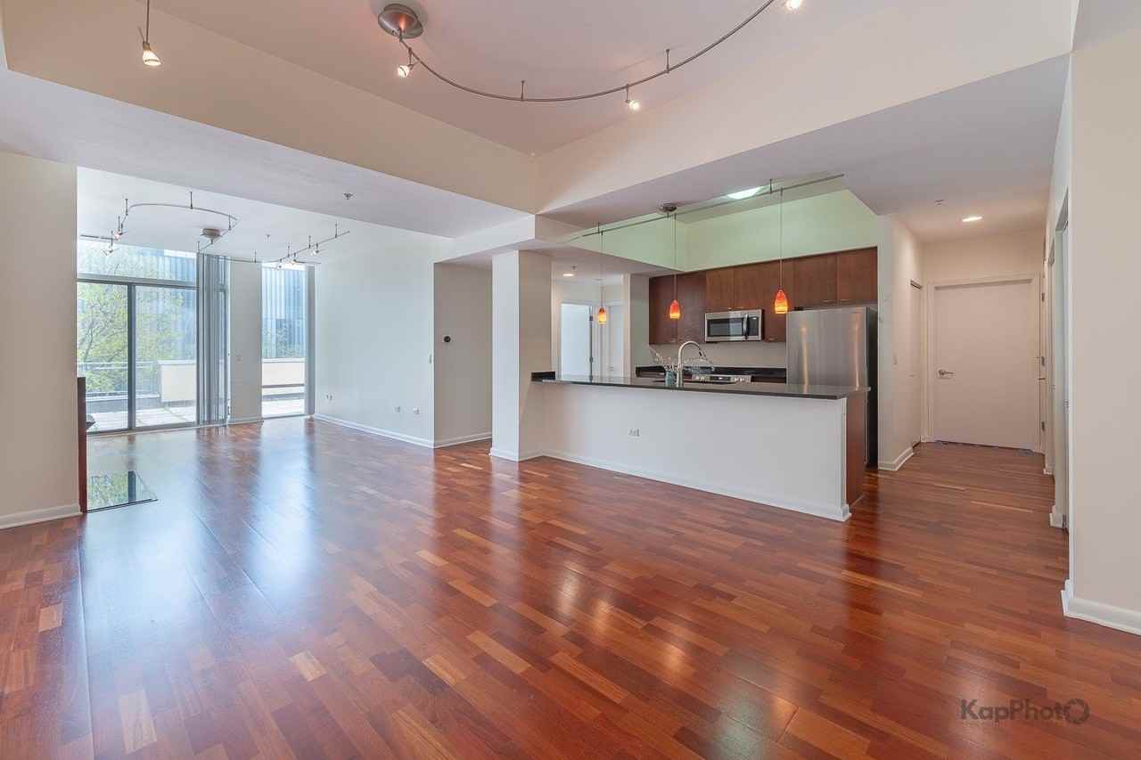 1720 Oak Ave #201 - Photo 4 of 32