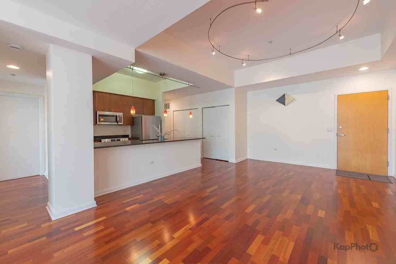 1720 Oak Ave #201 - Photo 6 of 32