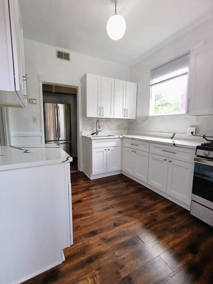 3508 N Broadway St #2 - Photo 4 of 15