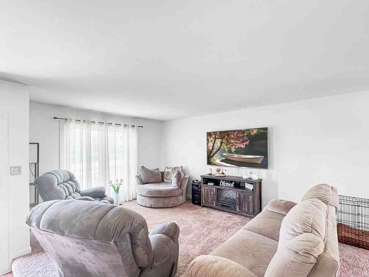 7830 Sprucewood Ave - Photo 3 of 13