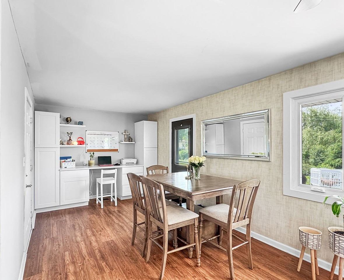 7830 Sprucewood Ave - Photo 5 of 13