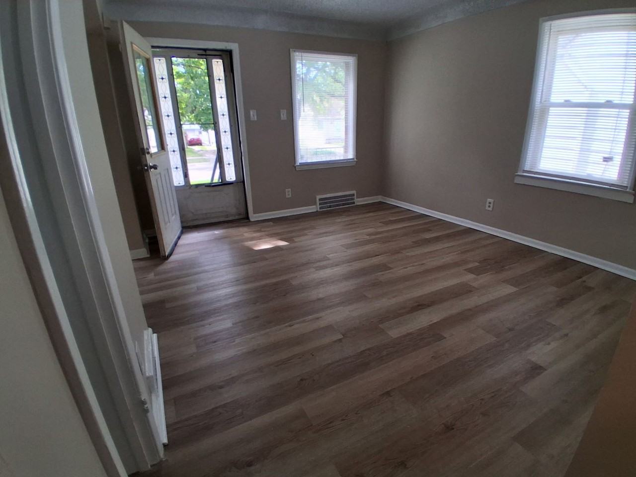19176 Grandville Ave - Photo 2 of 10