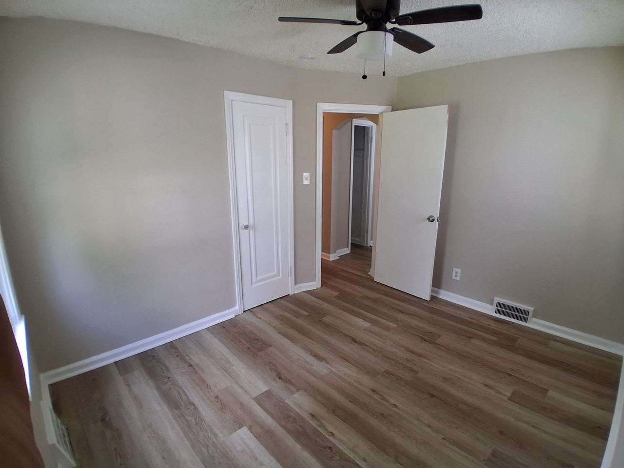 19176 Grandville Ave - Photo 7 of 10