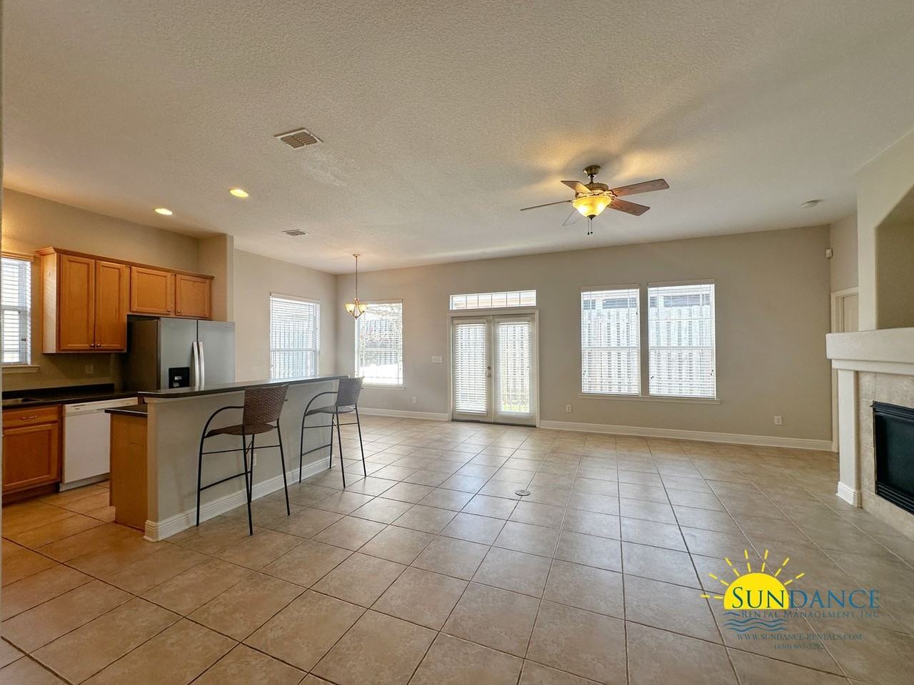 1533 Venice Ave - Photo 4 of 24