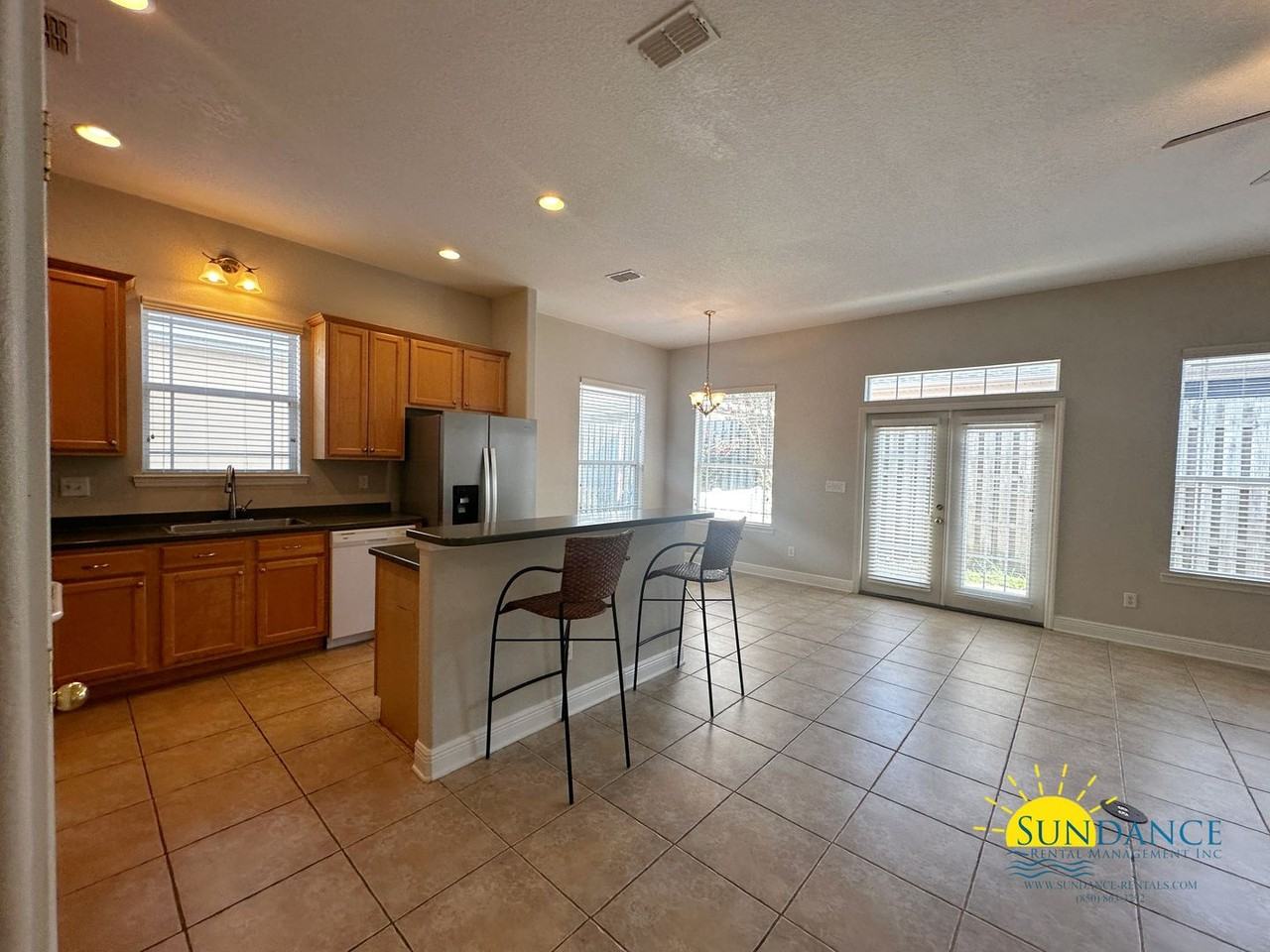 1533 Venice Ave - Photo 5 of 24