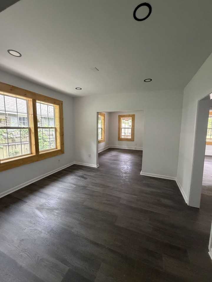 2577 Selman Ave - Photo 2 of 7