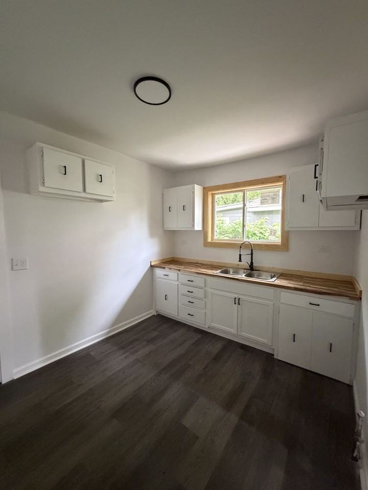 2577 Selman Ave - Photo 5 of 7
