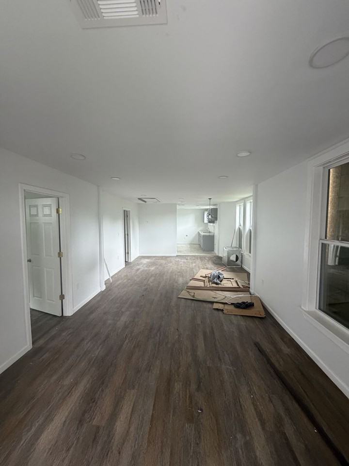 746 Barrett Pl - Photo 2 of 6