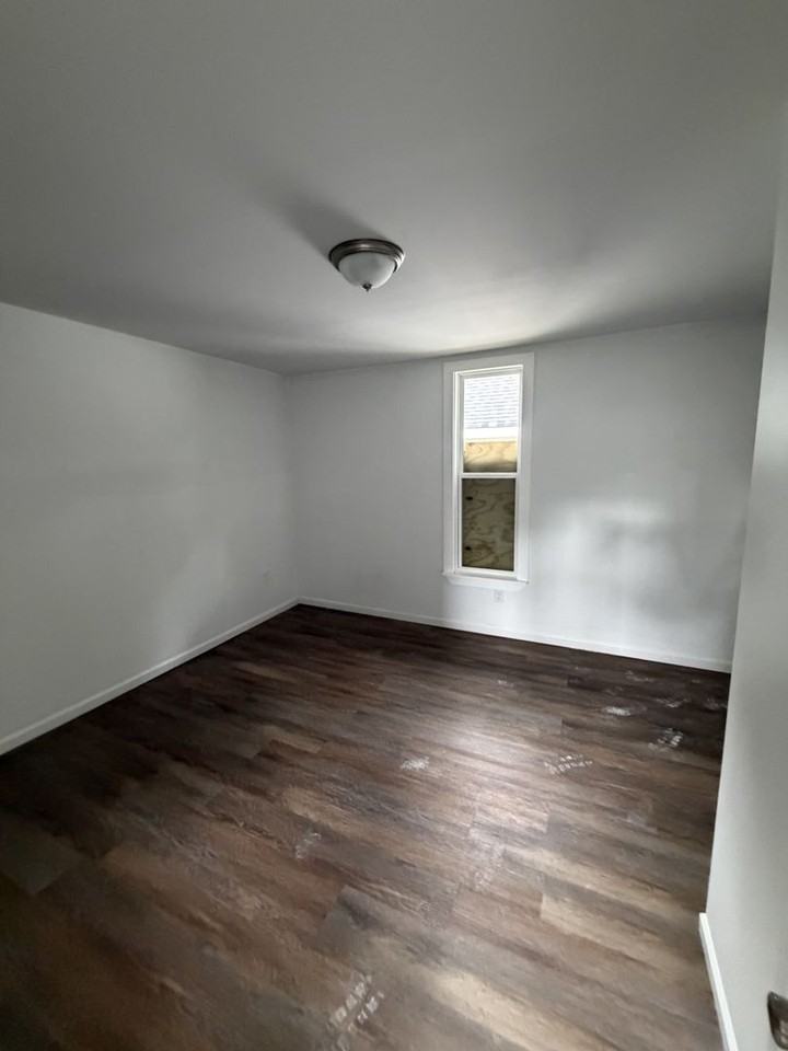 746 Barrett Pl - Photo 3 of 6