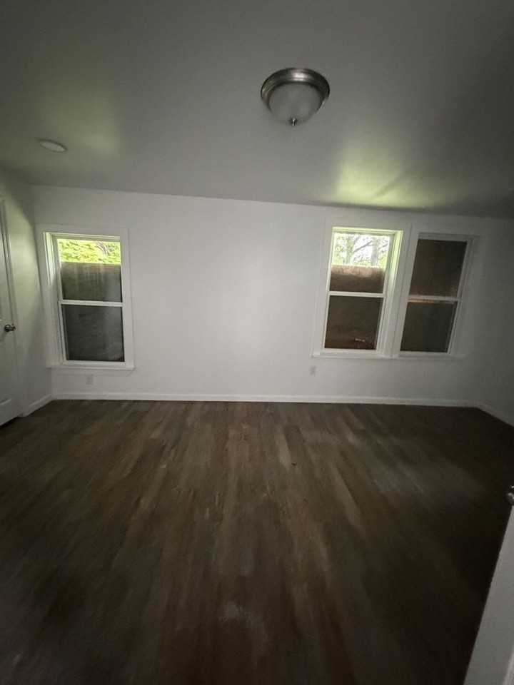 746 Barrett Pl - Photo 4 of 6