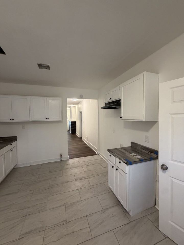 625 N Hollywood St - Photo 4 of 10